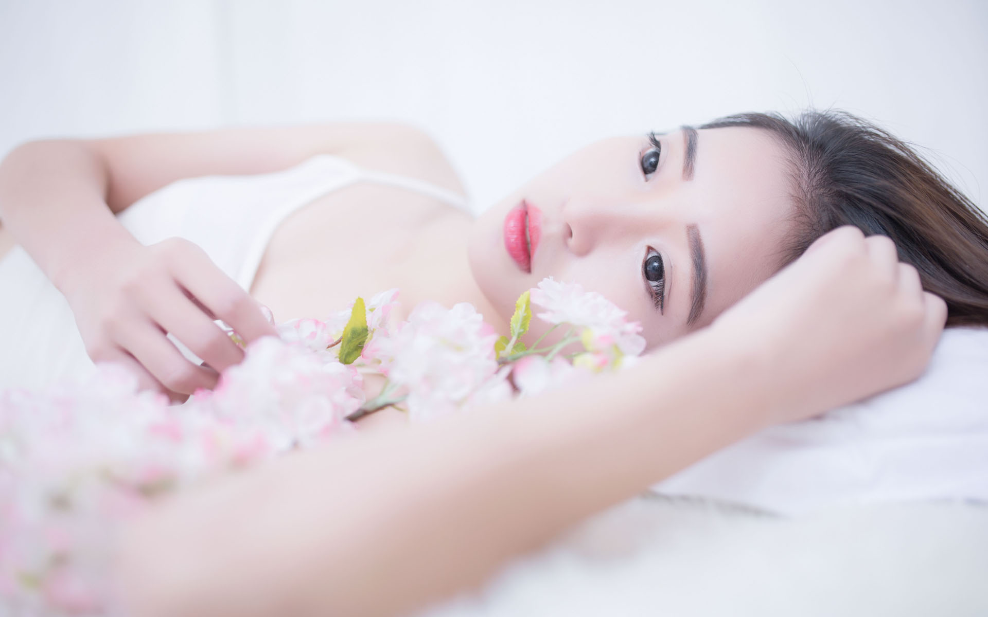 归国华侨心系香云纱 展现东方“软黄金”之美